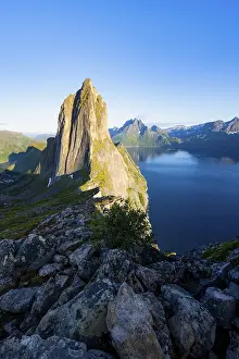 Steep Cliff Landscape Photo Drucke: Iconic mountain Segla with steeply sloping cliffs