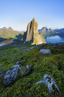 Steep Cliff Landscape Drucke: Iconic mountain Segla with steeply sloping cliffs