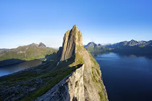Steep Cliff Landscape Drucke: Iconic mountain Segla with steeply sloping cliffs