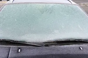 Poor Visibility Driving Drucke: Icy windscreen