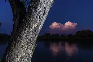 UNESCO World Heritage Site Colombia Drucke: Illuminated cloud over the Magdalena river
