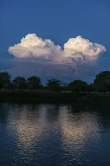 Cloudy Sky Over Water Body Drucke: Illuminated cloud over the Magdalena river