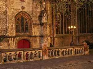 Gent Drucke: Gebäude im gotischen Stil mit Beleuchtung in der Nacht.