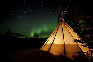 Long Exposure Night Shot Drucke: Illuminated teepee, tipi, tepee