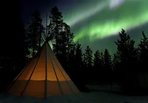 Blurred Motion Nature Photography Drucke: Illuminated teepee, tipi, tepee