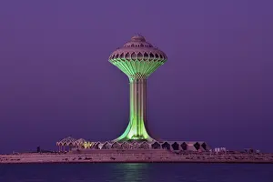 Arabian Peninsula Evening Light Drucke: Illuminated water tower on the Corniche