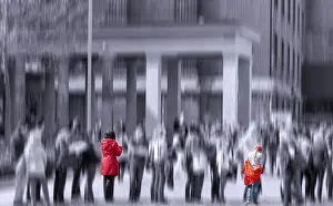 Tourist Attraction Berlin Mitte Drucke: Image alienation of people in a queue at the Neues Museum