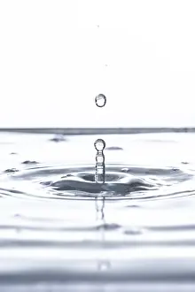 Water Drop Background Drucke: An image of a beautiful water drop background