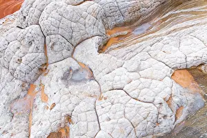 Deserted Rocky Landscapes Drucke: This image features abstract patterns of white rocks cracked by geological processes