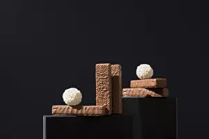 Black Background Desserts Drucke: This image features chocolate bars