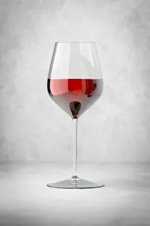 Wine Glass Image Drucke: An image of a glass of red wine