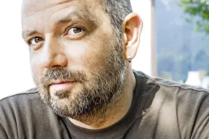 Handsome Bearded Man Drucke: An image of a handsome man with a beard