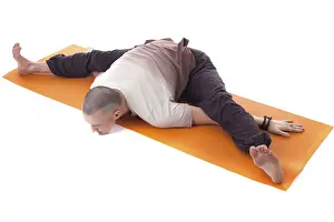 Athletic Man Drucke: Image of handsome man practicing yoga