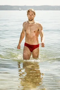 Muscular Male Nude Drucke: An image of a handsome man in the water