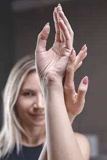Female Friendship Photo Drucke: Image of intertwining female hands