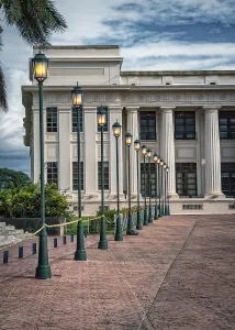 Energy Saving Solutions Drucke: Image of several lit lantern poles