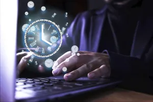 Capital Market Protection Drucke: Image of a man using the computer with a clock indicating the time of use of the pc