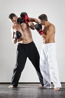 Physical Fitness Sport Drucke: An image of two men box fighting