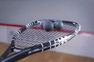 Tennis Equipment Drucke: Image of racket and three squash balls