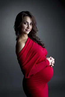 Newborn Baby Drucke: Image of smiling expectant mother posing at camera