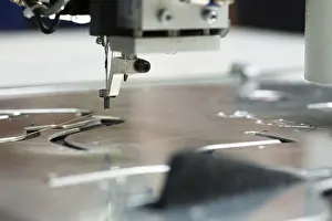 Handicraft Industry Equipment Drucke: Image of thread and needle on sewing machine
