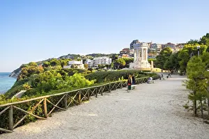 Drucke von Ein Bild einer Aussicht vom Denkmal für die Gefallenen von Ancona, Italien Ancona Drucke: Ein Bild einer Sicht vom Denkmal für die Gefallenen von Ancona.