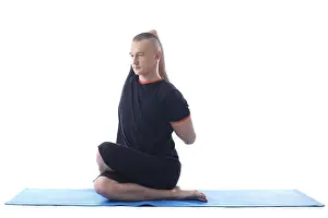 Athletic Male Drucke: Image of yoga instructor posing in studio