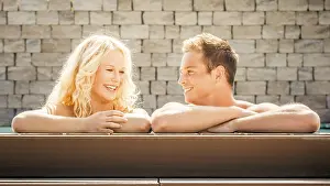 Sensual Couple Images Drucke: An image of a young couple at the pool