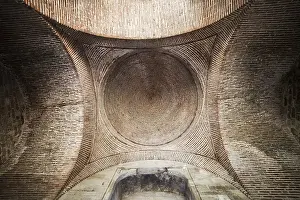 Drucke von Imperialsche Tor (Tor des Sultans) im Topkapi-Palast, byzantinische Innenarchitektur mit gewölbter Decke in Istanbul, Türkei Istanbul Drucke: Imperialsche Tor (Tor des Sultans) am Topkapi-Palast
