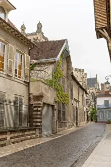 Deserted City Street Scene Drucke: Impression of Troyes