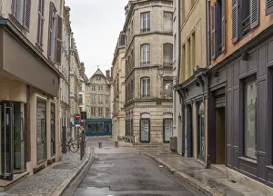 Old Town Street Scene Drucke: Impression of Troyes