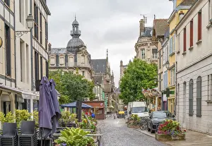 Deserted City Street Scene Drucke: Impression of Troyes