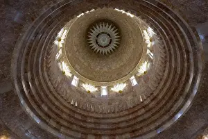 Middle East Religious Buildings Drucke: Impressive dome view with geometric architecture and light