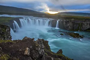 European Natural Wonders Drucke: The impressive Godafoss waterfall from below