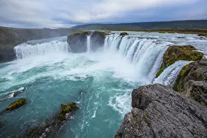 Icelandic Nature Phenomena Drucke: The impressive Godafoss waterfall from below