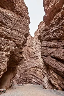 Argentina Rock Formations Drucke: Impressive rock formations in a narrow gorge that show dramatic geological structures