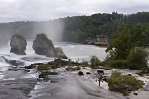 Atmospheric Evening Mood Drucke: Impressive waterfall with two rocks