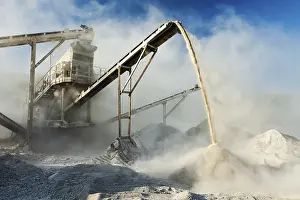 Industrial Background Drucke: Industrial background, crusher rock stone crushing machine at open pit mining and processing plant for crushed stone