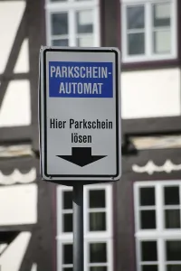 Deserted Parking Lot Drucke: Information sign