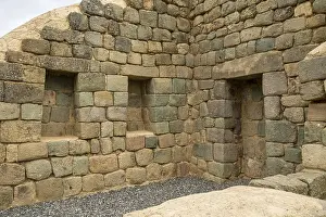Uninhabited Religious Structures Drucke: Ingapirca, the temple of the sun