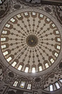 Drucke von Innere Ansicht der Kuppel in der osmanischen Architektur in Istanbul, Türkei Istanbul Drucke: Innerer Blick in die Kuppel der osmanischen Architektur.