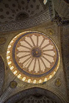 Drucke von Innere Ansicht der Kuppel in der osmanischen Architektur in Istanbul, Türkei Empire-Architektur Drucke: Innenaufnahme der Kuppel in der osmanischen Architektur.