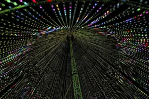 Bilder Datiert 20. Januar 2024: Im Inneren des ILLUMI Baums, Lichtshow.