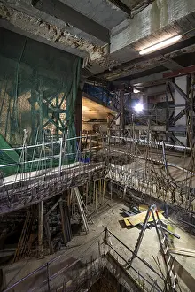 Modern Building Design Style Drucke: An interior construction site with exposed beams
