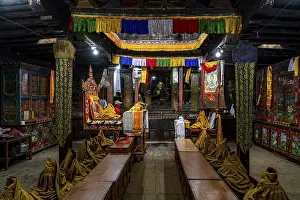 Uninhabited Monastery Facilities Drucke: Interior of the Garphu monastery