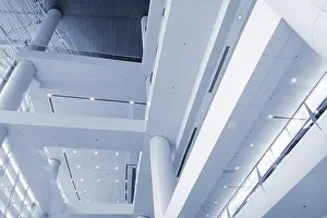 Deserted Corridor Drucke: Interior of modern building with nobody