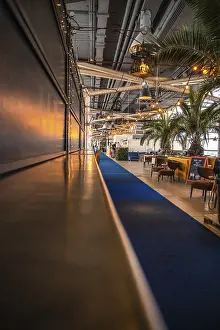The Hague Pier Drucke: Interior of the pier on the beach at sunset