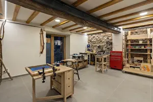 Modern Workspace Design Drucke: Interior space of a screen printing studio with different tables to work