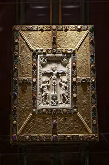 Bilder Datiert 26. Juni 2024: Innenaufnahme, Buchumschlag, Codex aureus.