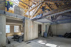 Deserted Building Drucke: Interior view of a building under construction
